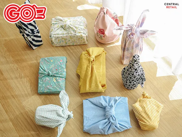 Nghệ thuật sử dụng khăn lụa trong cách đóng giỏ quà tết sang trọng