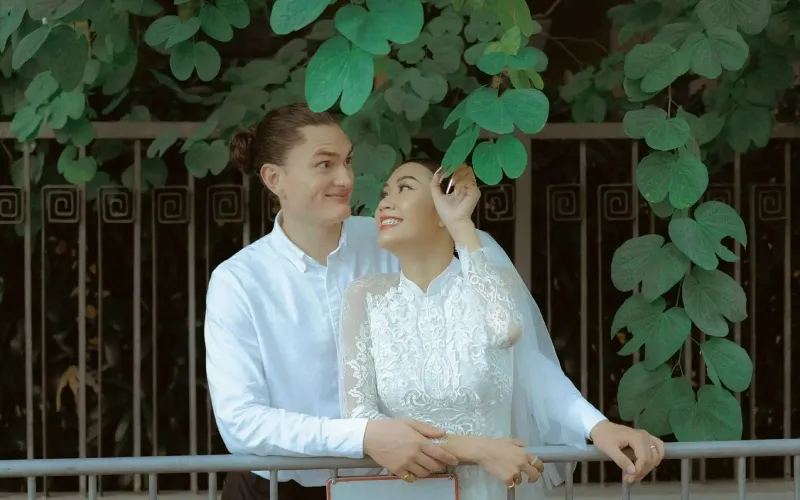 Anh chẳng biết nói gì hơn, nhân ngày sinh nhật em, Anh chỉ biết chúc em luôn luôn mạnh khỏe, hạnh phúc, xinh đẹp và luôn luôn là vợ hiền, người mẹ tuyệt vời của các con.