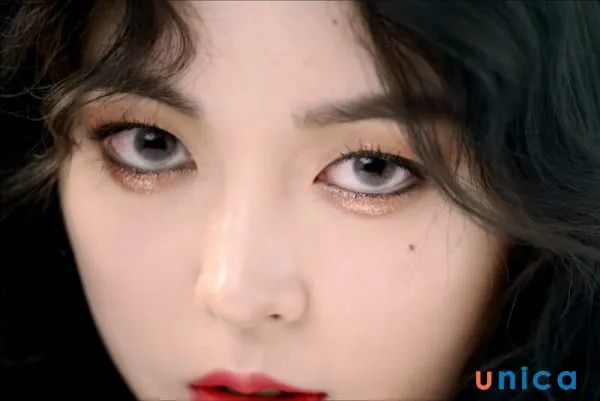 Mắt có nốt ruồi bên dưới