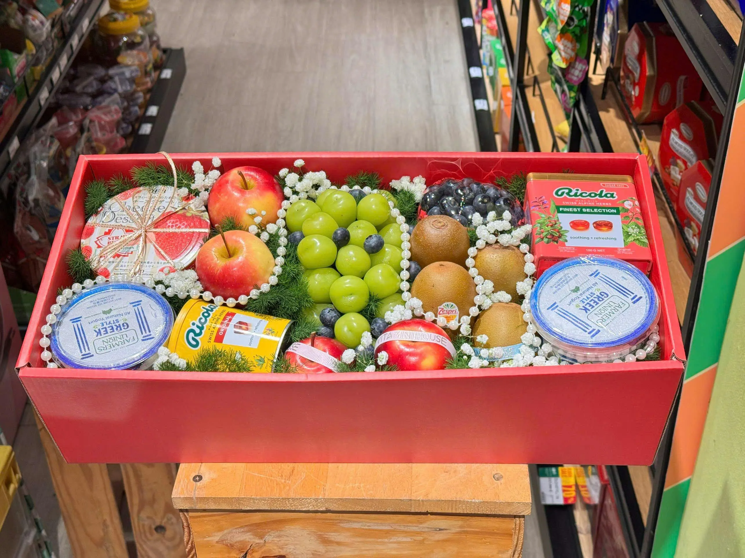 Hộp Quà Trái Cây Surprise - Nho, Lê, Táo Rockit Tặng Biếu Cao Cấp, An Toàn