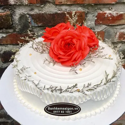 Bánh sinh nhật tặng mẹ yêu trang trí hoa hồng kem bơ tinh tế