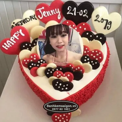 Bánh kem decor hoa tươi tinh tế và hiện đại tặng vợ yêu