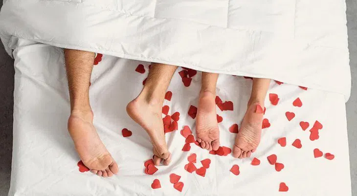 Sự thấu hiểu và sẻ chia từ bạn đời là liều thuốc tinh thần quý giá.