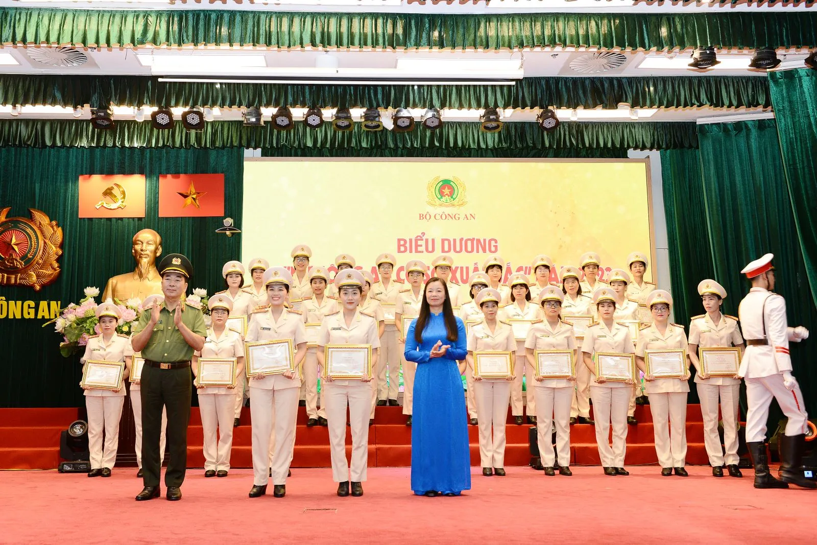 Cán bộ, hội viên phụ nữ Công an tỉnh Hưng Yên được Bộ Công an tuyên dương Nữ Công an cấp cơ sở xuất sắc