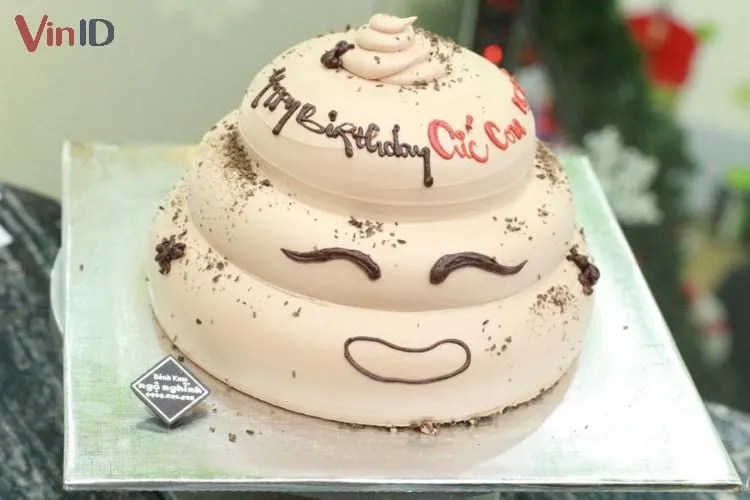 Bánh kem với hình ảnh troll