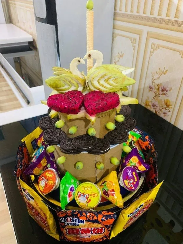 Bánh sinh nhật làm từ rau củ quả tươi sạch