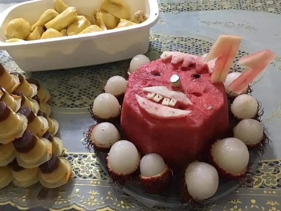 Trang trí bánh sinh nhật bằng vật dụng có sẵn trong nhà