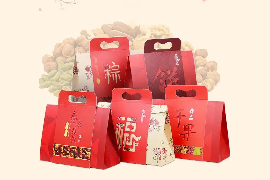 Túi giấy cao cấp - giải pháp cho cách gói quà tết không cần giỏ sang trọng.