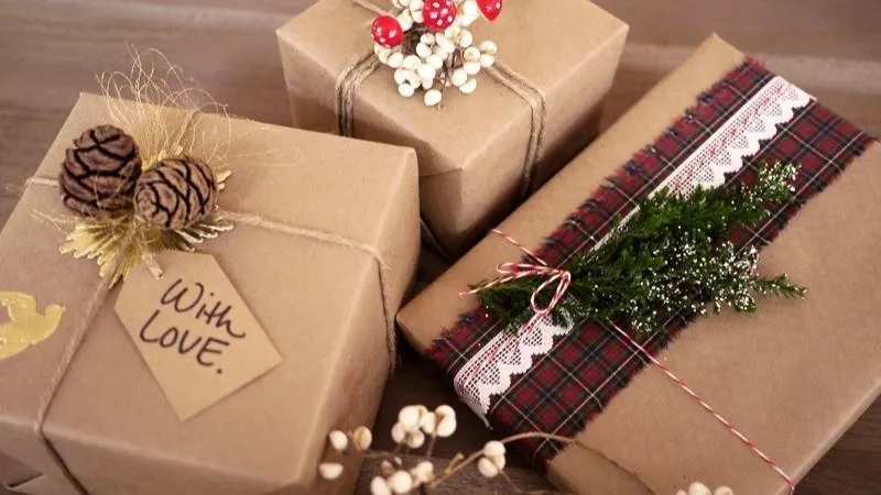 Màu đỏ may mắn cho những dịp sinh nhật mùa cuối năm