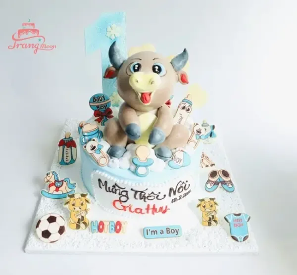 Bánh kem thôi nôi bé trai tuổi Sửu với hình con trâu 3D màu xanh