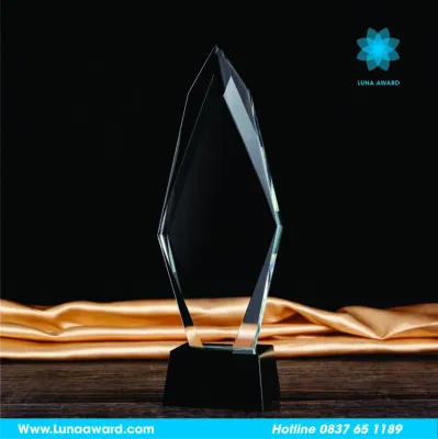 Cúp pha lân tri ân thầy cô thiết kế tinh tế năm 2026