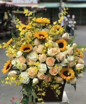 Lẵng hoa ly trắng thơm ngát khắp phòng