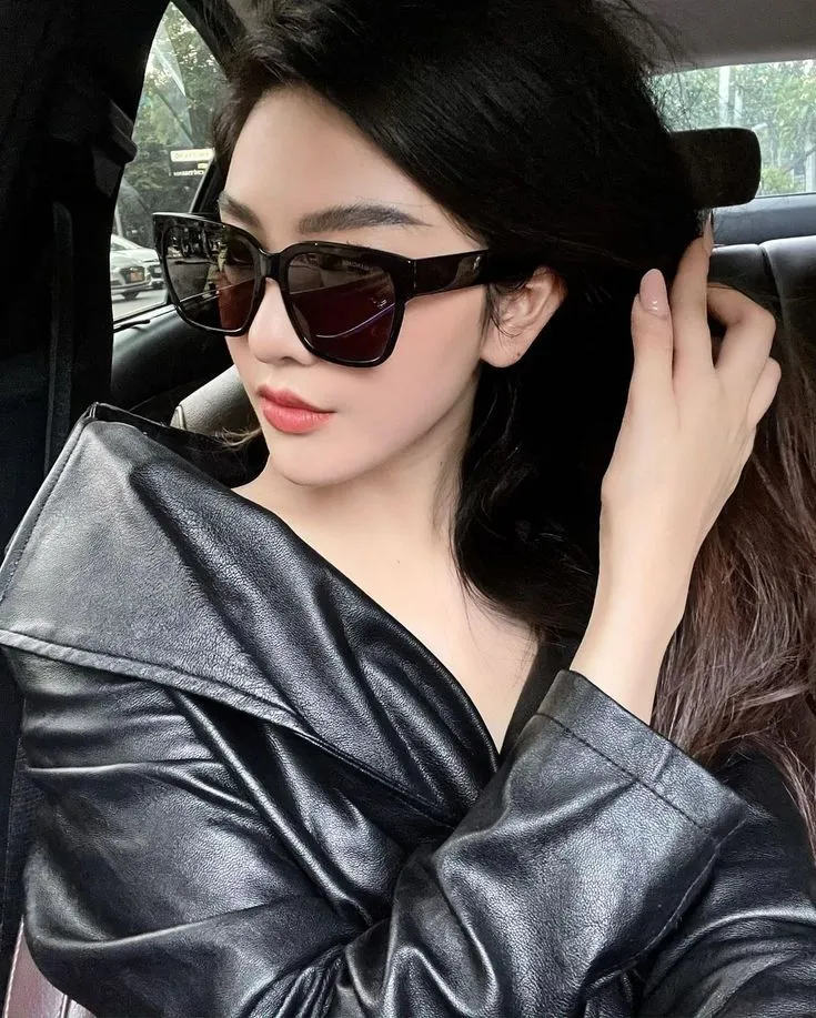 Mắt kính râm thời thượng là món quà tặng bạn gái ý nghĩa cho những chuyến đi