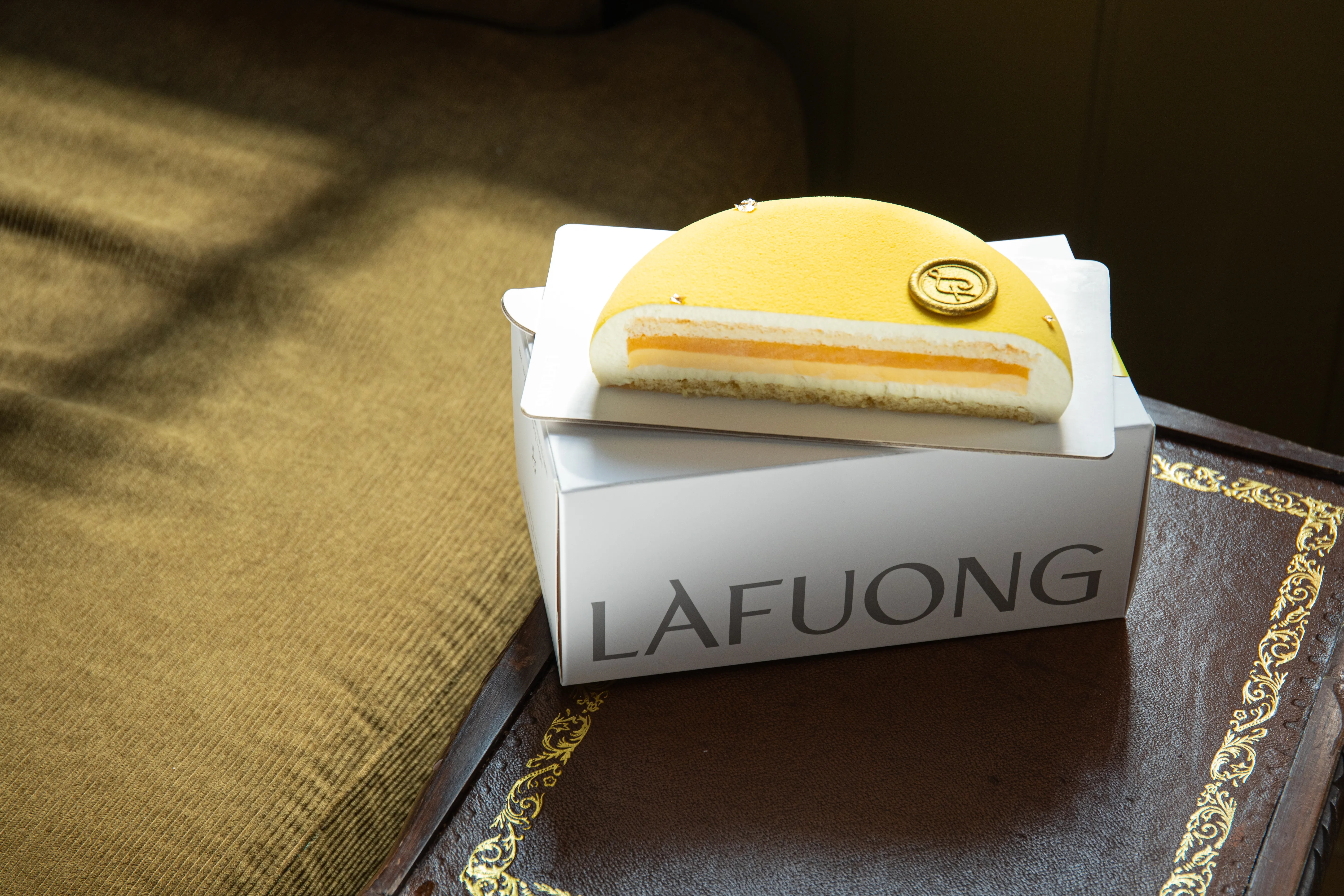 Mẫu bánh sinh nhật cho 2 người hình trái tim đỏ thắm