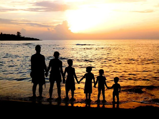 Ảnh minh họa stt về đôi chân trong tình yêu ngọt ngào và bình yên