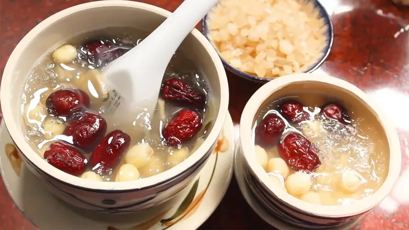 Cách chưng tổ yến đường phèn thanh mát cho phụ nữ mang thai