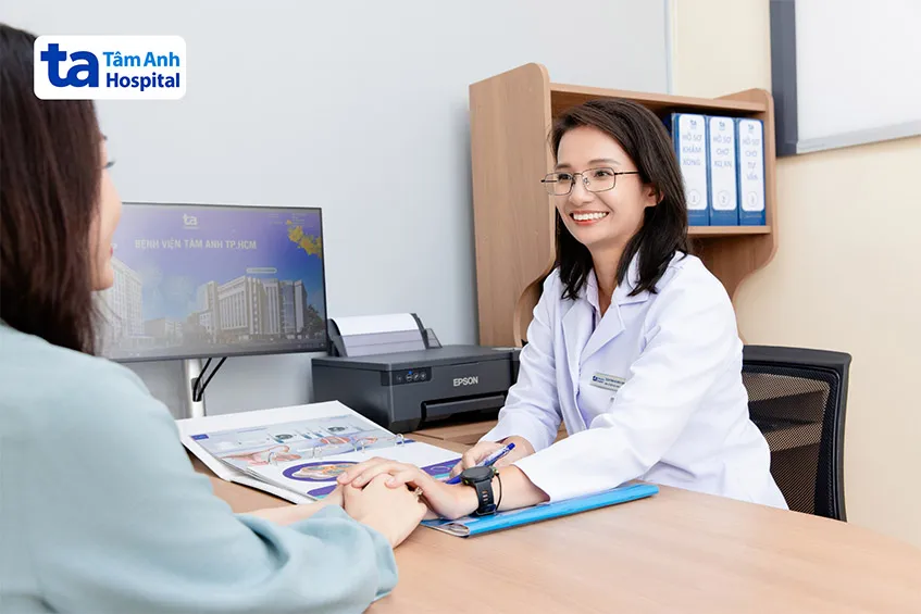 bác sĩ tư vấn phác đồ