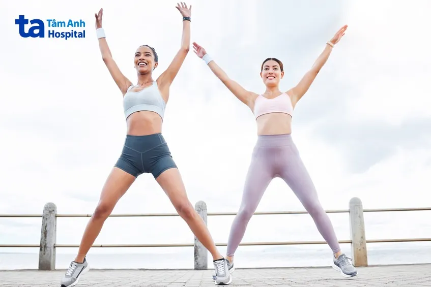 bài tập hiit nhảy dang tay chân