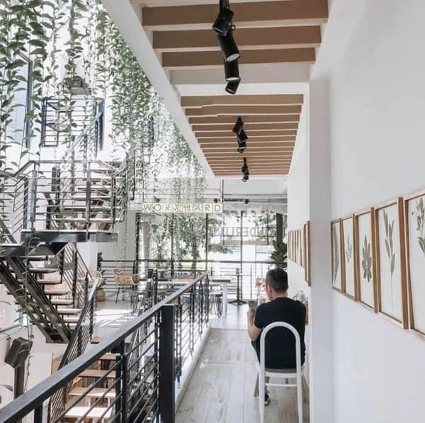 Bánh kem bắp Đà Nẵng decor tối giản phong cách tiệm cà phê