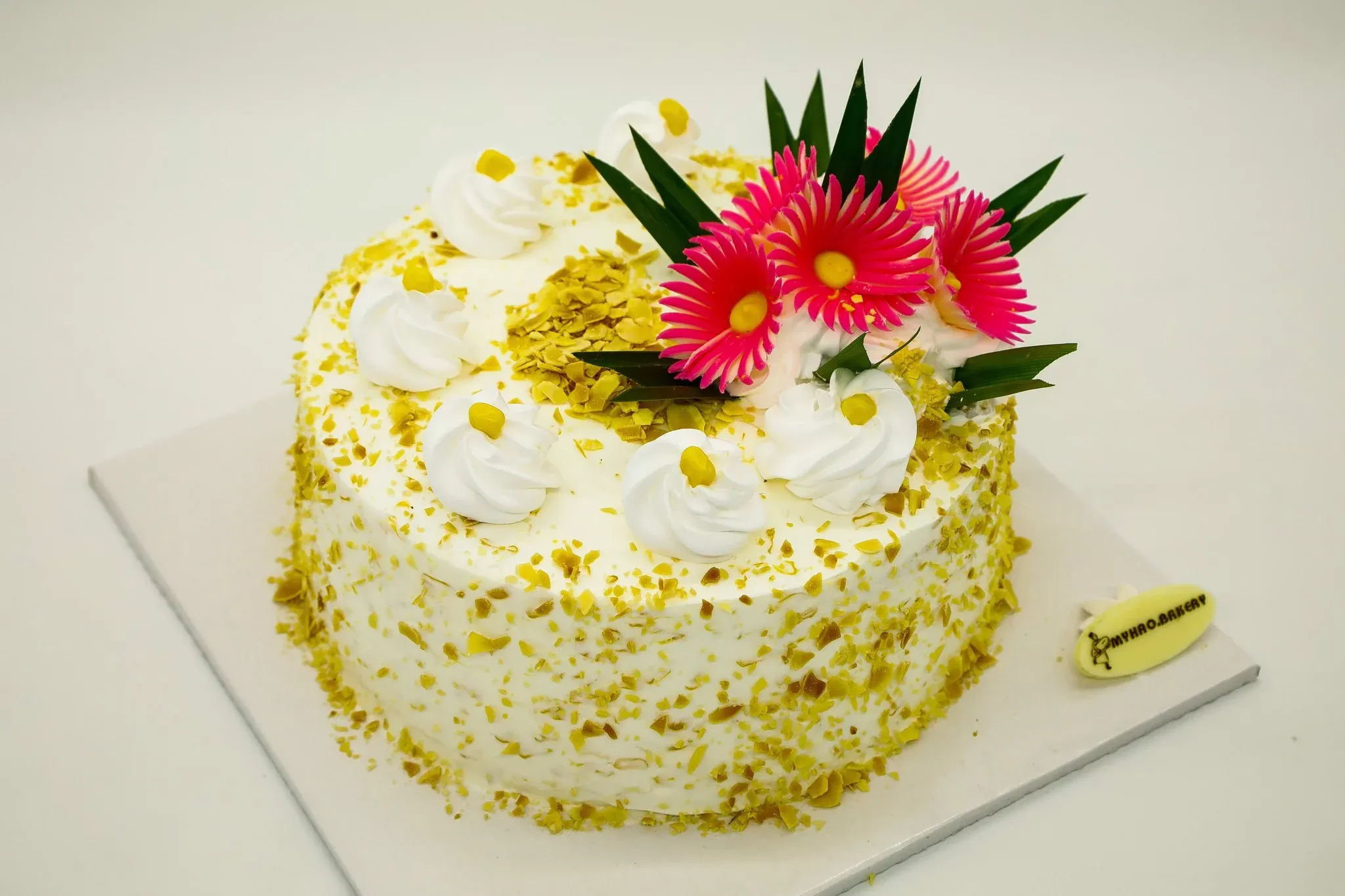 Ổ bánh kem bắp Đà Nẵng phủ hạnh nhân rang thơm lừng