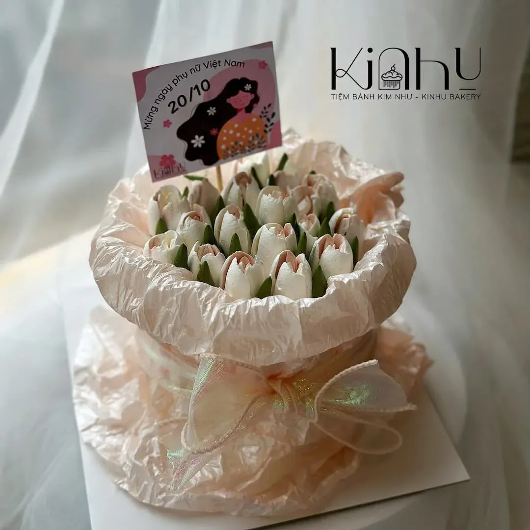 Mẫu bánh kem tặng mẹ phong cách bó hoa thanh lịch năm 2026