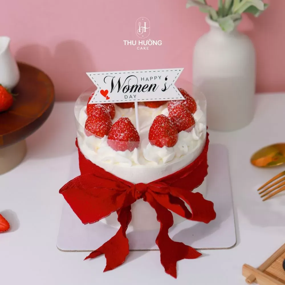 Bánh kem dâu tây dễ thương