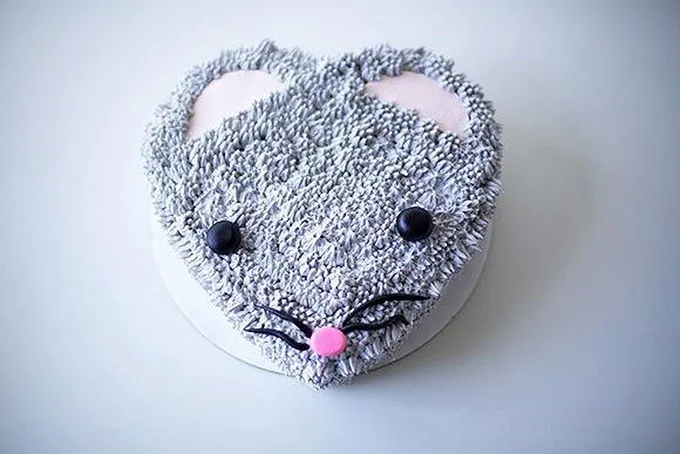Mẫu bánh hình đầu chuột xinh xắn màu xám