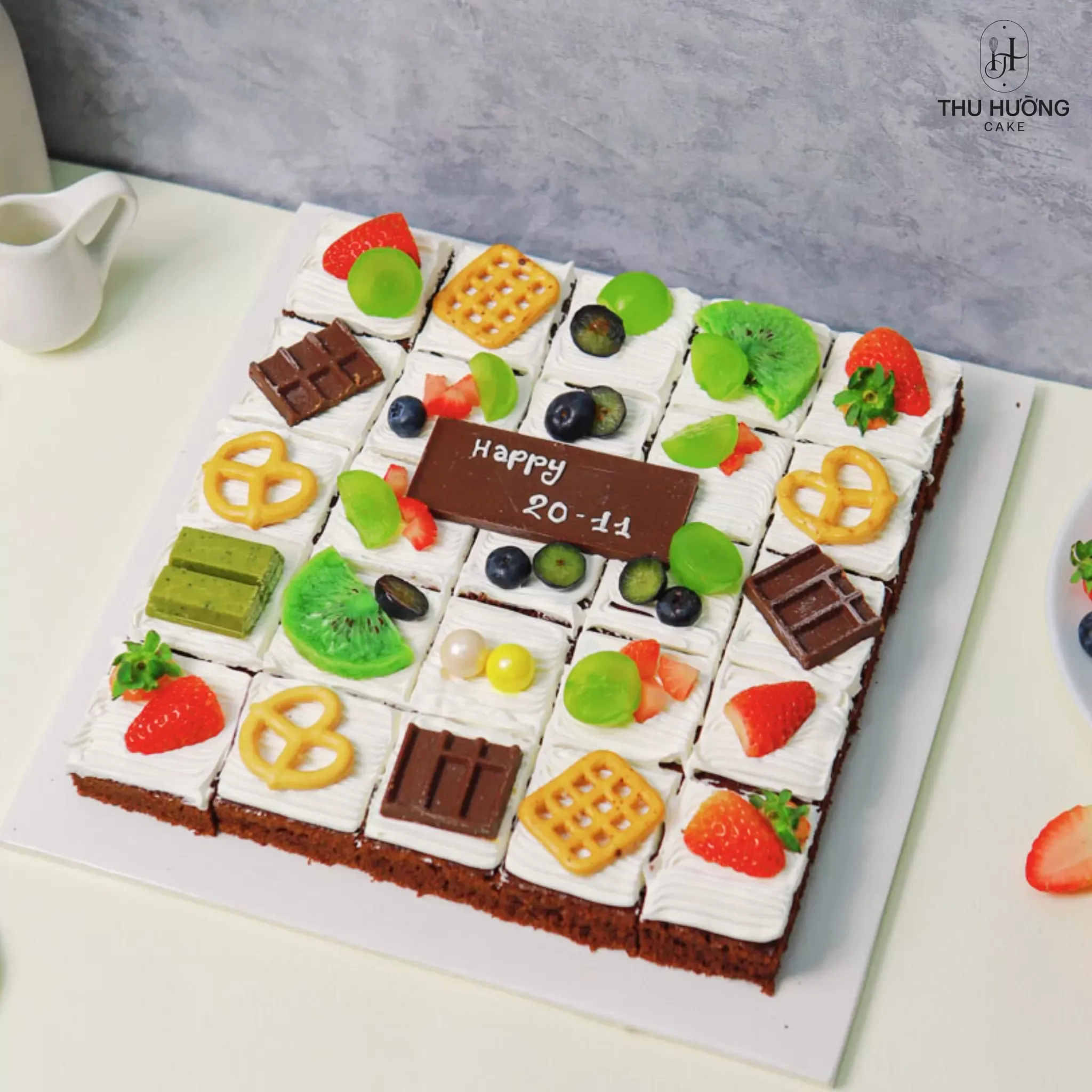 Bánh kem socola cắt miếng sang trọng