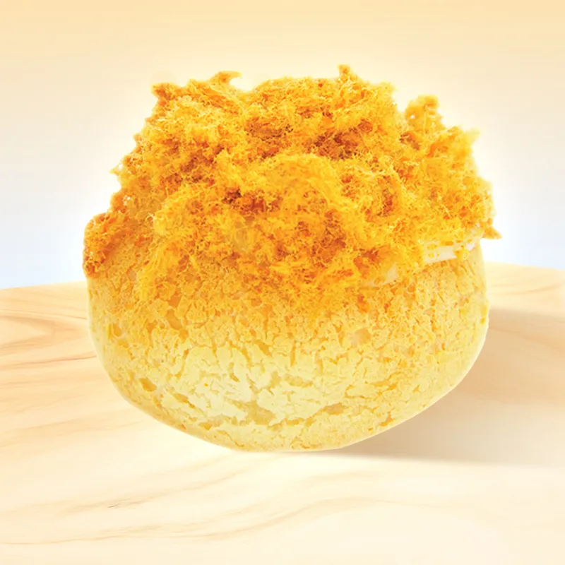 Cận cảnh chiếc bánh nhân chà bông gà cay độc bản tại Cần Thơ