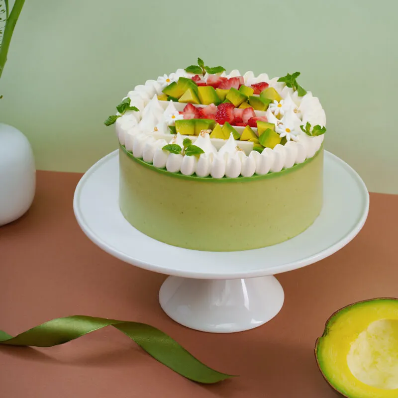 Bánh mousse bơ Avo Strawvo với lớp mousse xanh mịn màng