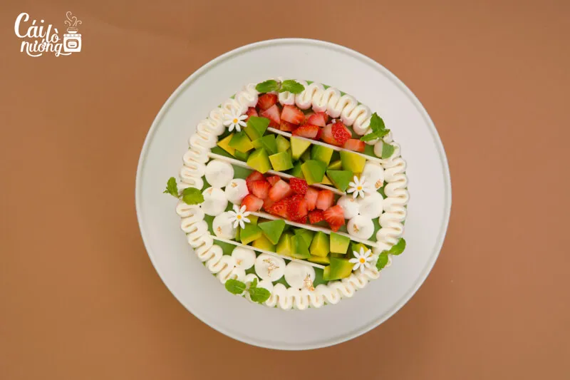Mẫu bánh kem mousse bơ trang trí trái cây tươi đẹp mắt cho ngày 8/3
