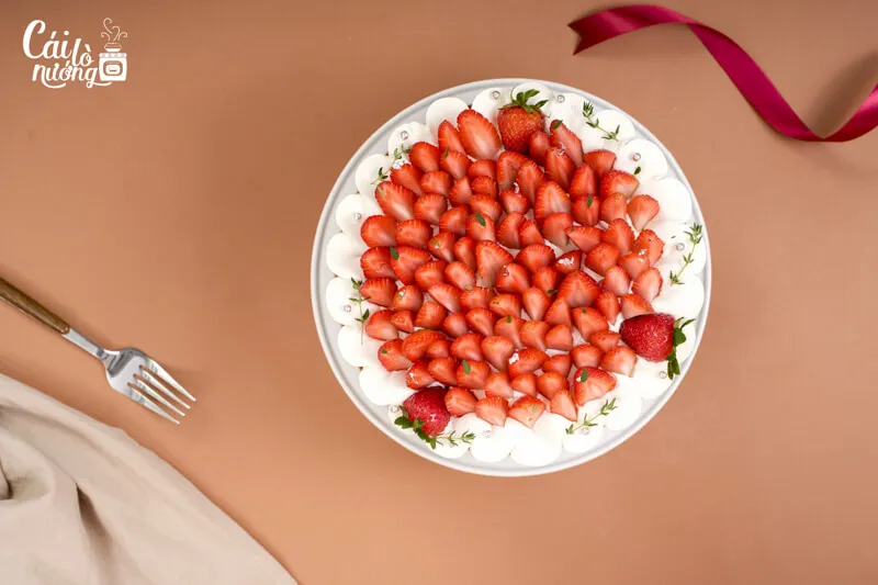 Bánh Flan Gato dâu tây đỏ rực rỡ bắt mắt làm quà tặng phái nữ