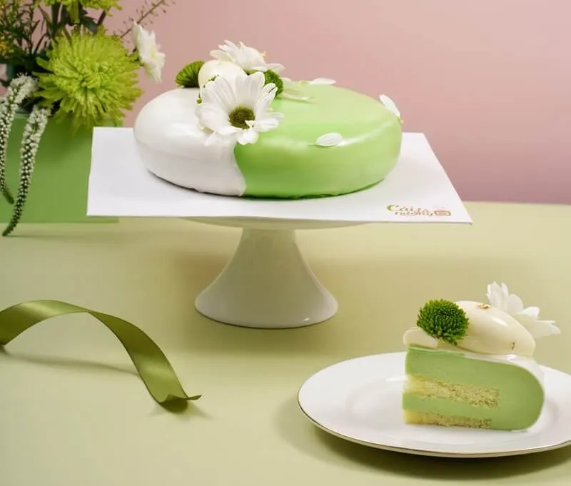 Bánh Entremet tráng gương màu xanh navy cực kỳ nam tính và hiện đại