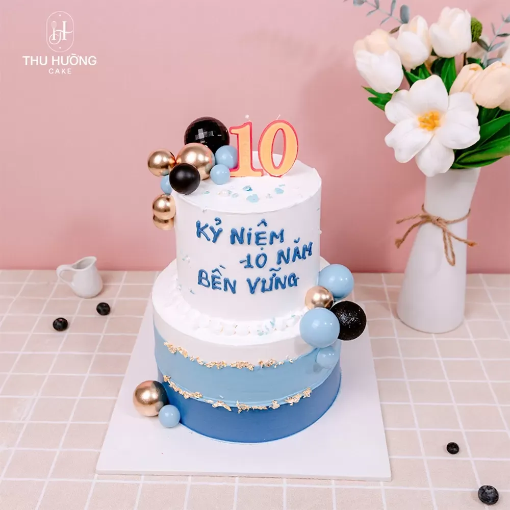 Thiết kế bánh kem mừng sinh nhật công ty 2 tầng tối giản nhưng cực kỳ đẳng cấp