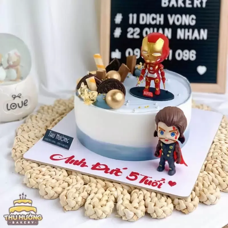 Bánh Sinh Nhật Có Hình Iron Man Tặng Bé Trai