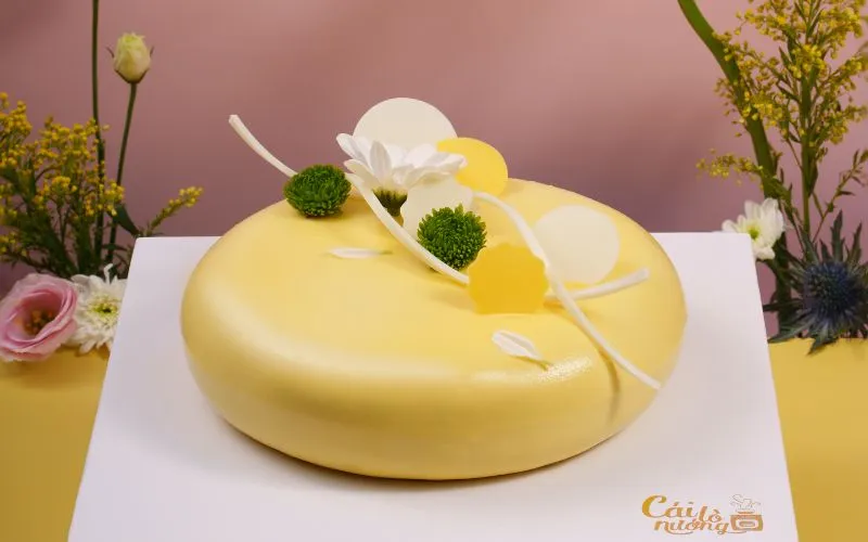 mẫu bánh kem đẹp cho bé trai phong cách Entremet sang trọng 2026