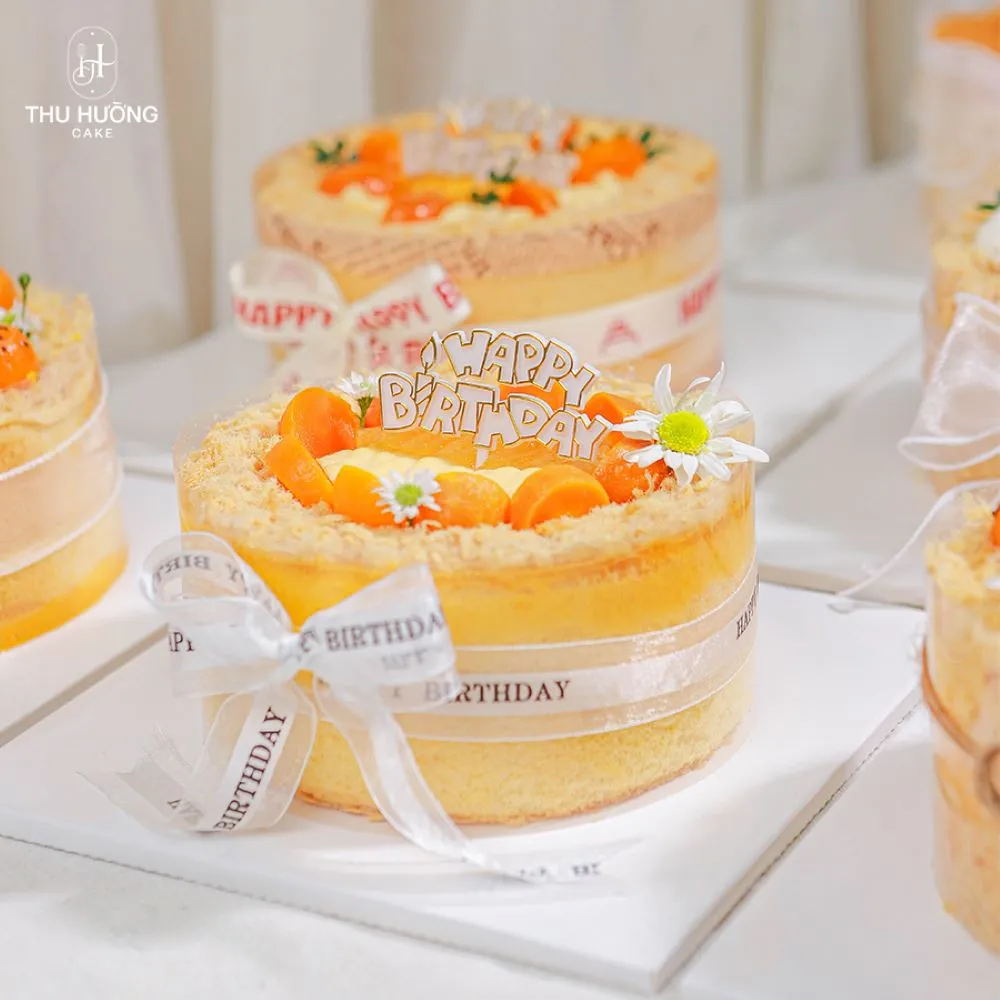 Bánh sinh nhật mặn: Bông lan trứng muối