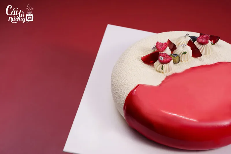Mẫu bánh Entremet vị Cherry sang trọng cho tiệc sinh nhật đẳng cấp