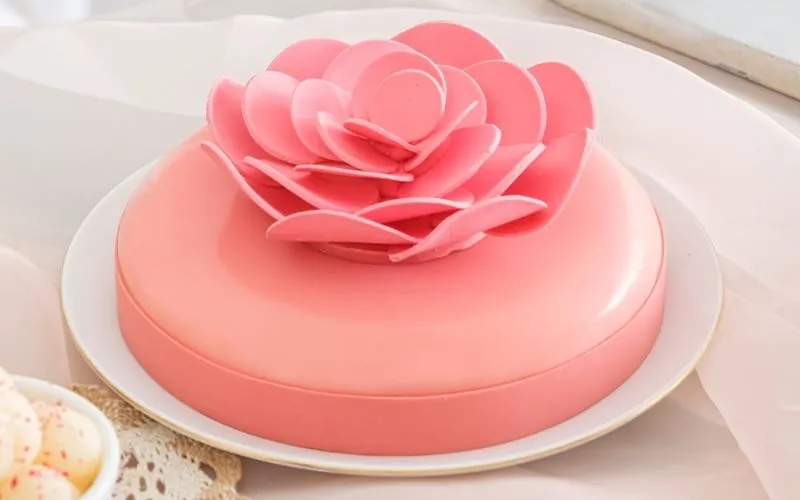 bánh sinh nhật đơn giản cho buổi tiệc sang trọng