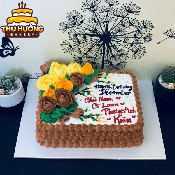 Bánh kem decor giỏ hoa với hoa hồng và cẩm chướng