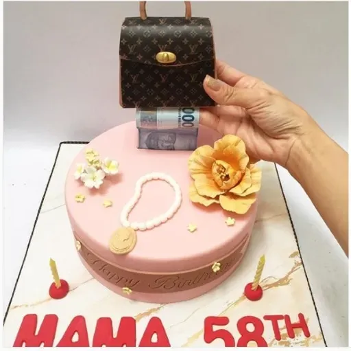 Giá bán bánh kem rút tiền phụ thuộc nhiều yếu tố khác nhau