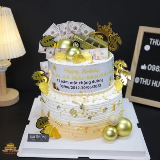 Bánh rút tiền hai tầng vàng rực rỡ