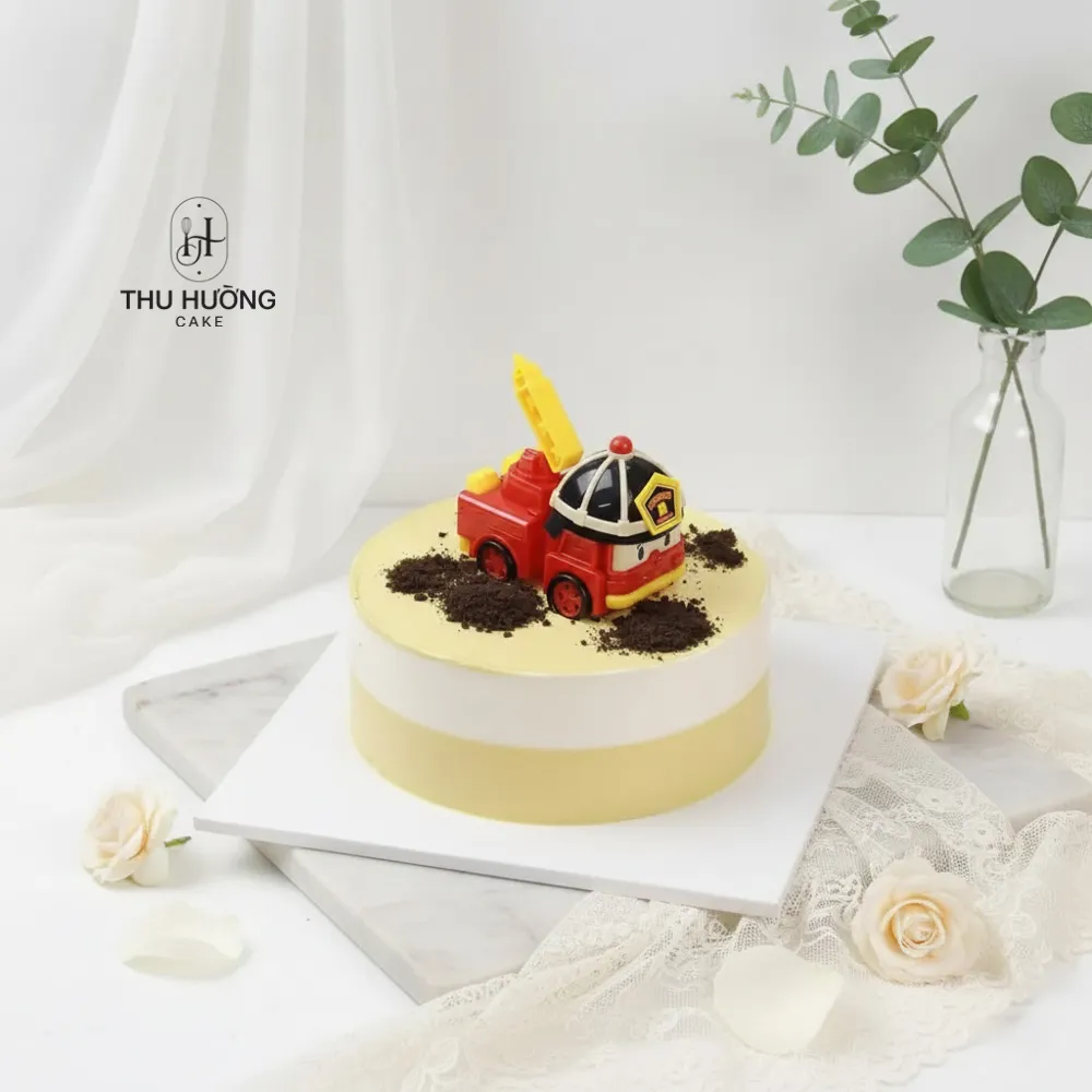 Bánh sinh nhật ô tô cứu hỏa tone vàng rực rỡ cho bé trai