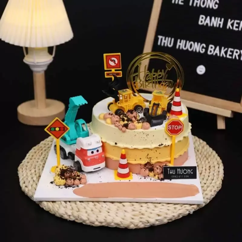 Bánh Sinh Nhật Trang Trí Máy Xúc Chân Thực