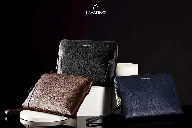 Bộ ví và thắt lưng bằng da thật được đựng trong hộp quà tặng tết tinh mỹ.