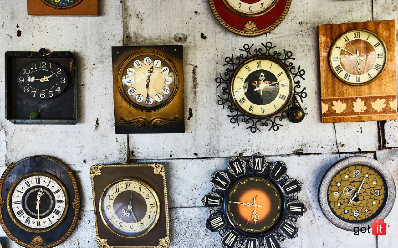 Biểu trưng may mắn là đồng hồ treo tường cho cửa hàng mới mở cửa