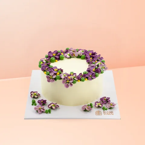 Bánh sinh nhật trang trí hoa tím thanh lịch dành tặng mẹ