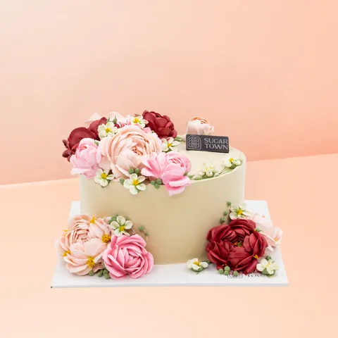 Bánh kem sữa tươi trang trí hoa hồng sang trọng tặng mẹ