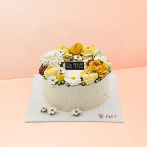 Bánh kem tặng bố mẹ trang trí hoa phong cách nhã nhặn