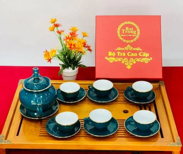 Bộ ấm chén gốm sứ cao cấp dành cho những buổi thưởng trà đàm đạo